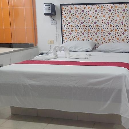 Hotel Marat Μεντεγίν Εξωτερικό φωτογραφία
