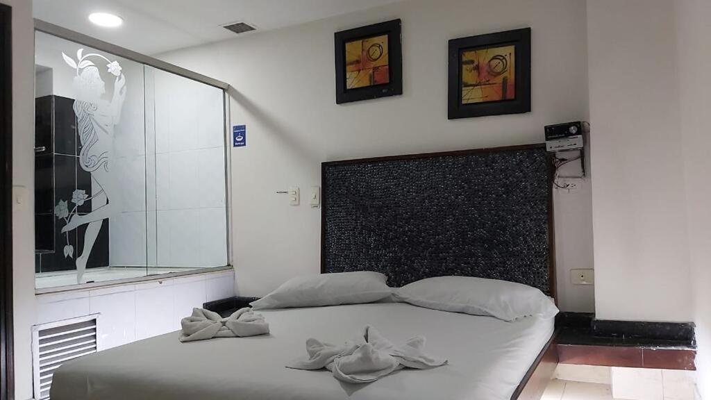 Hotel Marat Μεντεγίν Εξωτερικό φωτογραφία
