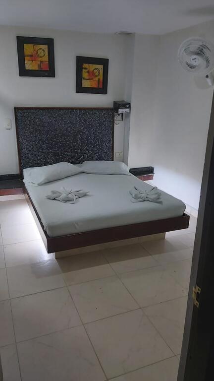 Hotel Marat Μεντεγίν Εξωτερικό φωτογραφία