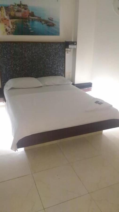 Hotel Marat Μεντεγίν Εξωτερικό φωτογραφία